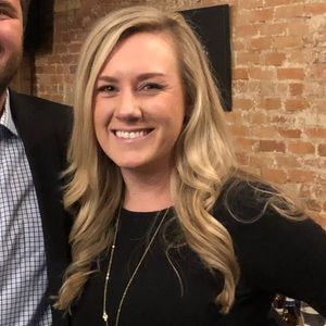 Meet your Posher, Caitlin